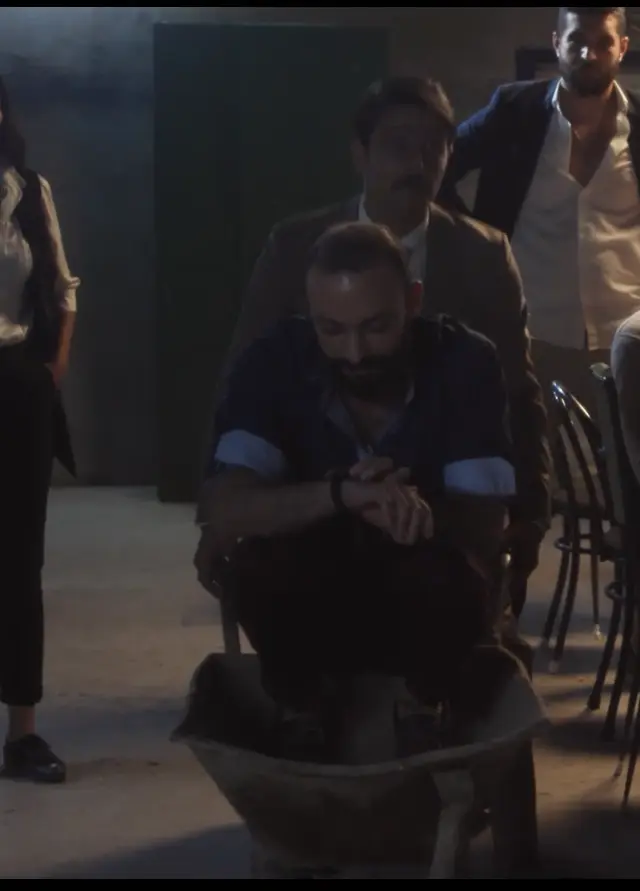 Jury deliberation scene from Tnaash